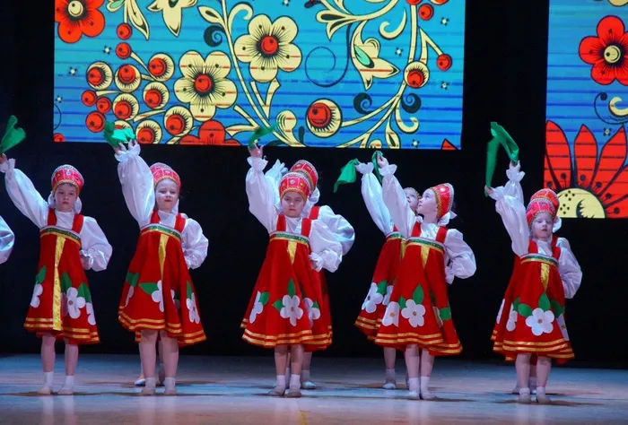 Хореографический коллектив «Карамель» ЦКС Белоносовского сельского поселения, руководитель: Грачева Светлана Николаевна
«Раз калинка»